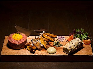 HAND-CUT ANGUS BEEF TARTARE