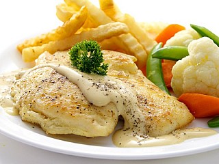 สเต็กปลากับล็อบสเตอร์ซอส พร้อมยูเอสฟรายส์/Pan-grilled Dory  with Lobster sauce and US fries