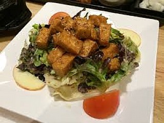 Crispy Tofu Salad  สลัดเต้าหู้ทอด