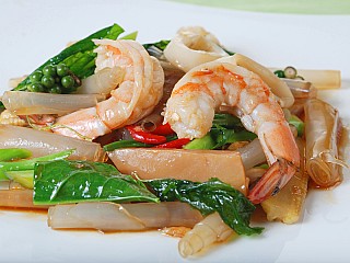 เซี่ยงไฮ้ผัดขี้เมาทะเล/Spicy Shanghai drunken noodles stir fried with seafood