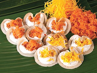 ขนมเบื้อง/Crispy pancakes, Thai style with your choice of sweet eggs or salty coconut string