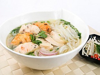 Vietnamese Chicken Noodle Soup with Prawn Cakes & Chicken Fillet