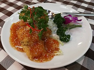 เนื้อปลาทอดกรอบราดซอสสไตล์ไทย/Deep Fried Fish Fillet With Thai Style Sauce