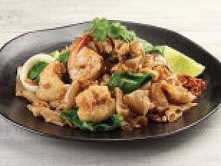 Thai Stir-fried Kway Teow with Seafood