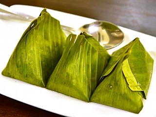 Spicy Curry Paste wrapped in Banana Leaves and Steamed with Fish and Crab Meat