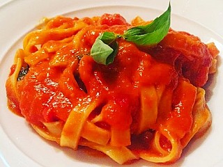 意大利细面条番茄罗勒