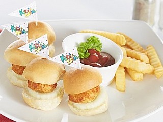 มินิเบอร์เกอร์ไก่ พร้อมยูเอสฟรายส์ (สำหรับเด็ก)/Kid’s burgers  with US Fires (chicken)