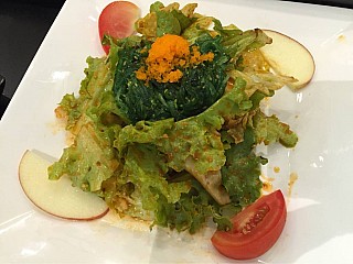 Spicy Seaweed Salad สลัดสาหร่ายไข่กุ้งรสเผ็ด