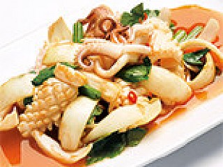 ยำปลาหมึก/Steamed Calamari Spicy Salad