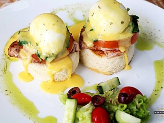 EGGS BENEDICT