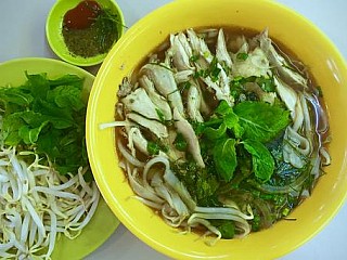 Phở Gà - Vietnamese Style Shredded Kampong Chicken Noodle Soup