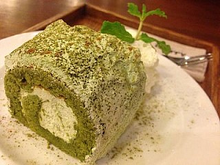 ชาเขียวโรลว์/Green Tea Roll