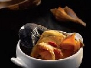 Double Boiled Black Chicken With Conpoy & Winter Melon (2-4pax)