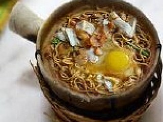 Claypot Noodles in Egg Gravy