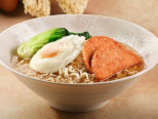 Luncheon Meat 'N' Egg Soup Noodles 午餐肉煎蛋面汤