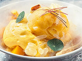 Ding Dong mango with pomelo and sago