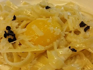 Spaghetti Carbonara with Egg Yolk