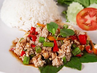 ข้าวผัดกะเพราหมู/Steamed rice topped with “ Kra Pao” Pork / Chicken Mince pork or chicken fried with chili & basil leaves