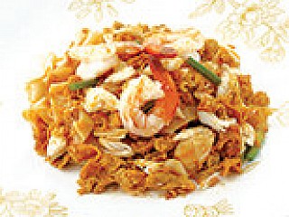 ก๋วยเตี๋ยวกุ้งปูผัดผงกะหรี่/Fried Noodles Shrimp and Crab Meat in Yellow Curry Sauce