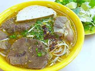 Bún Bò Huế - Vietnamese Beef Thick Rice Vermicelli Soup