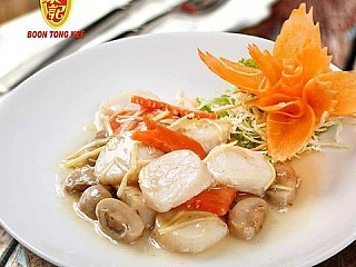 หอยเชลล์ฮอกไกโดผัดกุยช่ายขาว/Stir Fried Hokkaido Scallop with Chinese Chives