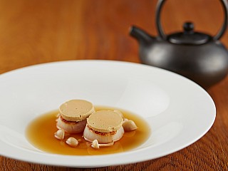 HOKKAIDO SCALLOPS TOPPED WITH FOIE GRAS