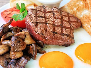 STEAK & EGGS