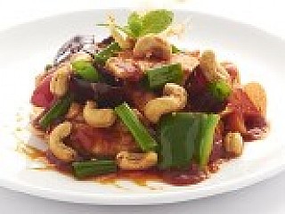 Stir-fried Chicken with Cashew Nuts and Dried Chillies