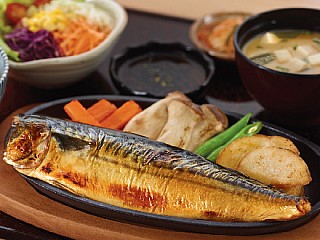 Grilled Mackerel with Salt サバ塩焼き
