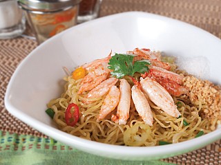 บะหมี่แห้งก้ามปู/Egg noodles with crab’s claws meat (without soup)