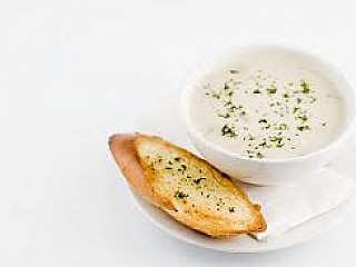 Mushroom soup with garlic bread