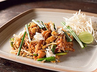 ผัดไทปูไข่  Pad Thai Crabmeat & Crab Roe
