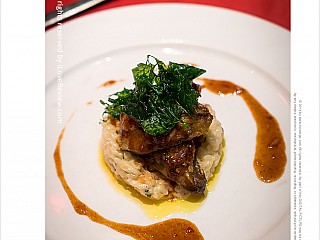 ผัดกระเพราตับห่านเสิร์ฟพร้อมข้าวรีซอตโต้ - Wok Fried Foie Gars with hot Basil leaves served with risotto