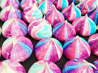 GALAXY MERINGUE PUFFS