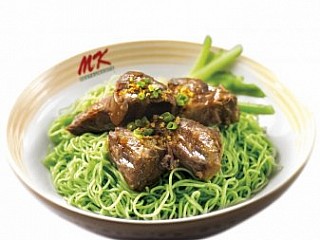 Green Noodles with Hong Kong Style Braised Beef ( Soup)