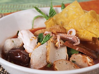 เย็นตาโฟ/Yen Ta Foh soup ( with your choice of all kinds of noodles )