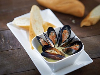 Single Garlic Herb Mussels