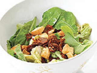 สลัดผักรวม/Mixed Green with Garlic Salad