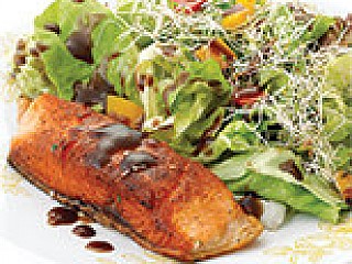 แทสมาเนี่ยนแซลมอนสลัด บัลซามิก เดรสซิ่ง/Tasmanian Salmon Salad