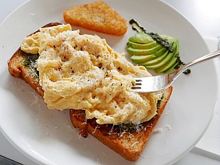 Jones scrambled eggs with avocado & pesto, roasted tomato,grana padano cheese