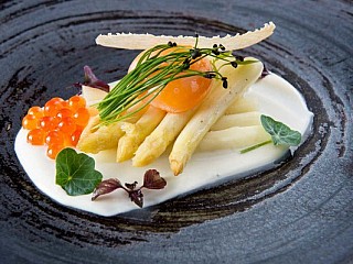 WHITE ASPARAGUS AND SMOKED TOFU