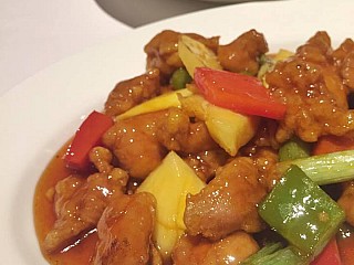 Stir-fried Diced Chicken with Asparagus and Cashew Nut in Spicy Sauce