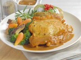 Pan-fried Chicken with Black Pepper Sauce