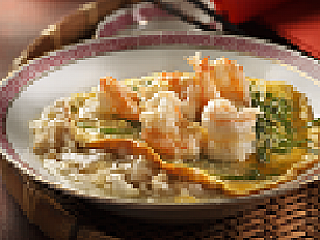 Pan-fried Horfan with Omelette & Prawns