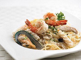 Seafood Spaghetti with Cream Sauce 白汁海鲜意粉