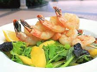 GRILLED GARLIC PRAWN & MANGO