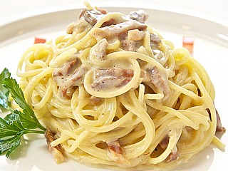 SPAGHETTI ALLA CARBONARA CON PANCETTA DI MAIALE FRESCA