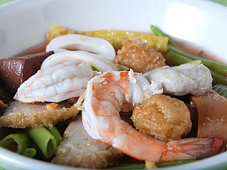 เย็นตาโฟทะเล/Yen Ta Foh soup with seafood ( with your choice of all kinds of noodles)