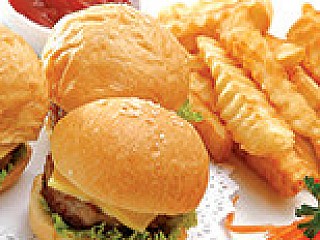 มินิเทอริยากิเบอร์เกอร์และเฟรนซ์ฟรายซ์/Mini Teriyaki Burger with French Fries