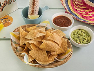 Totopos & Guacaomle - Corn Chips & Guacaomle